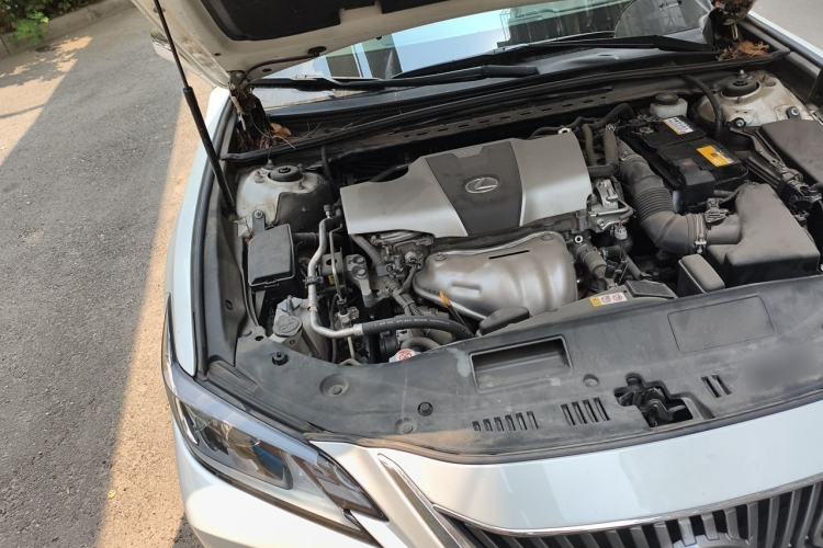 Used Lexus ES 2018 200 Excellence Edition China VI Standard Engine Bay Right