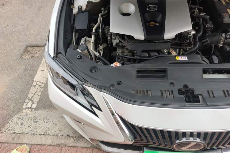 Used Lexus ES 2018 260 Excellence Edition China V Standard Engine Bay Right