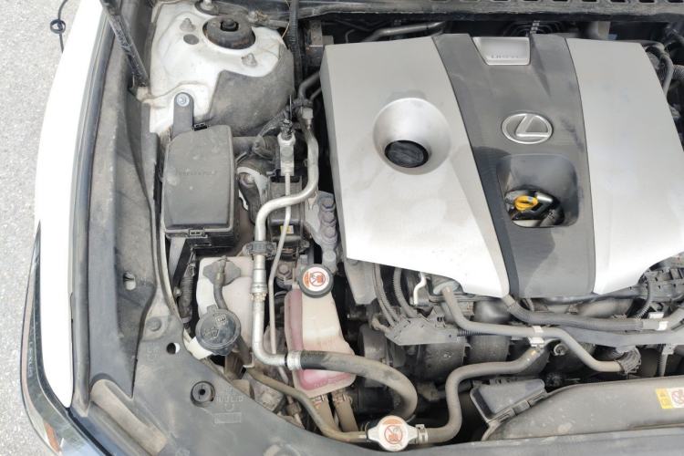 Used Lexus ES 2018 300h Premium Edition China V Standard Engine Bay Right
