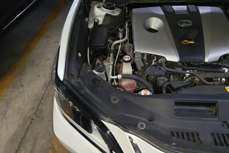 Used Lexus ES 2018 300h Premier Edition China V Standard Engine Bay Right