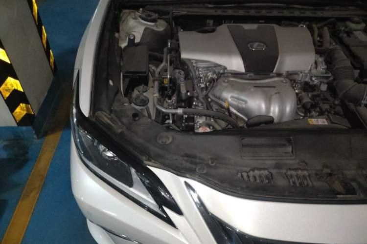 Used Lexus ES 2018 200 Excellence Edition China V Standard Engine Bay Right