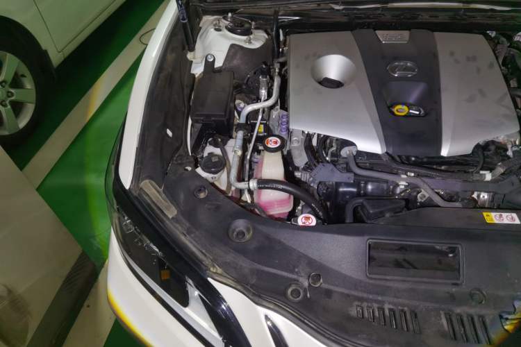 Used Lexus ES 2018 300h Premier Edition China VI Standard Engine Bay Right