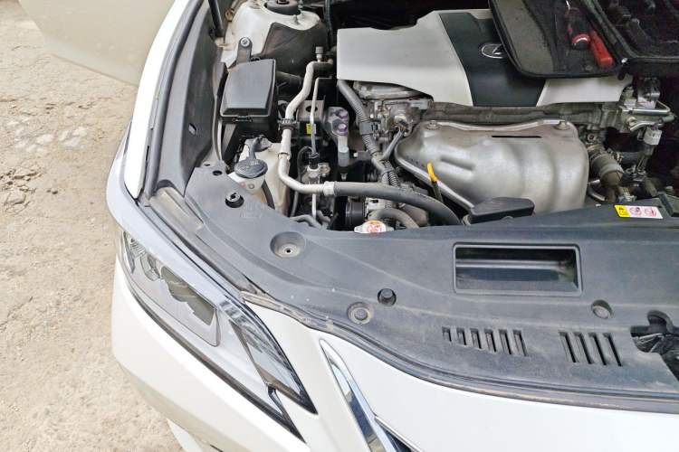 Used Lexus ES 2018 200 Excellence Edition China V Standard Engine Bay Right