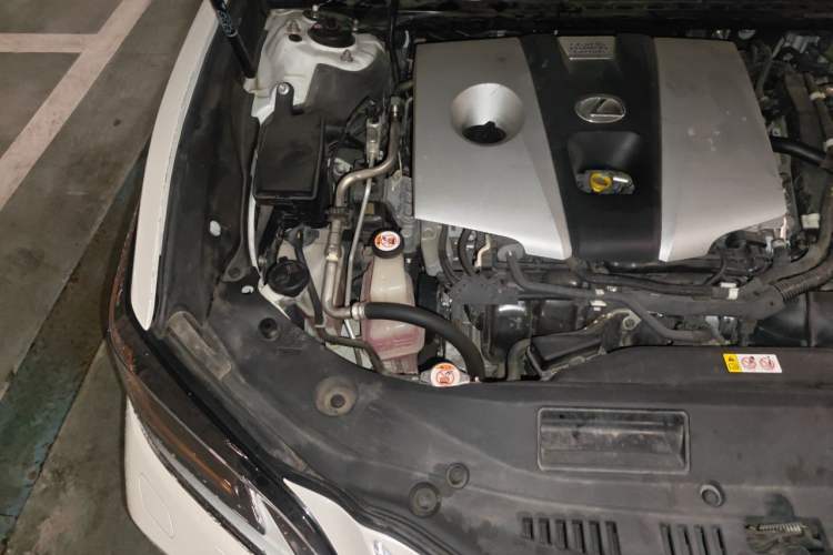 Used Lexus ES 2018 300h Premium Edition China V Standard Engine Bay Right