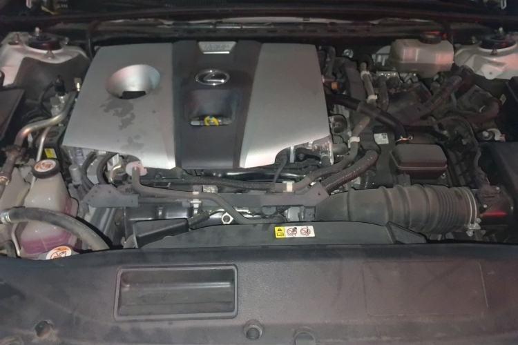 Used Lexus ES 2018 300h Premier Edition China V Standard Engine Bay