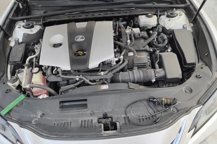 Used Lexus ES 2018 300h Premier Edition China V Standard Engine Bay
