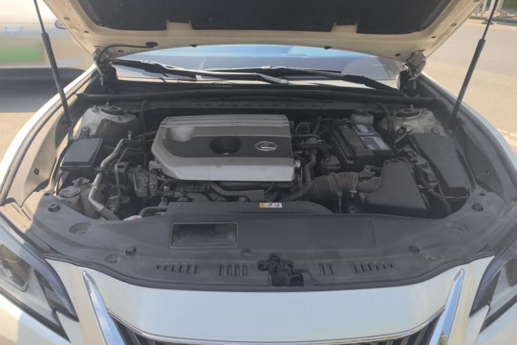 Used Lexus ES 2018 200 Excellence Edition China VI Standard Engine Bay