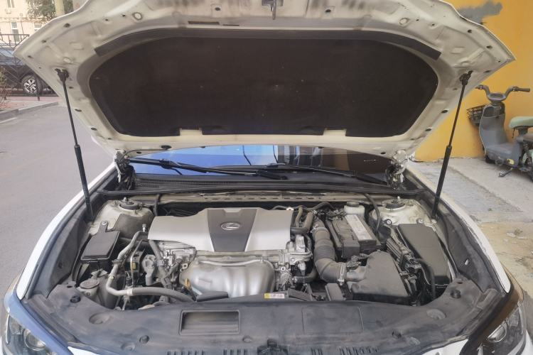 Used Lexus ES 2018 200 Excellence Edition China V Standard Engine Bay