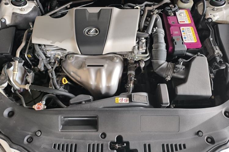 Used Lexus ES 2018 200 Excellence Edition China V Standard Engine Bay