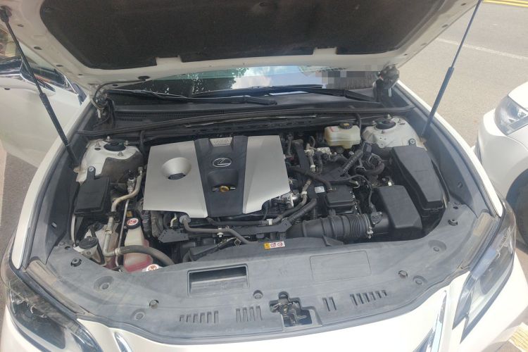 Used Lexus ES 2018 300h Premier Edition China VI Standard Engine Bay
