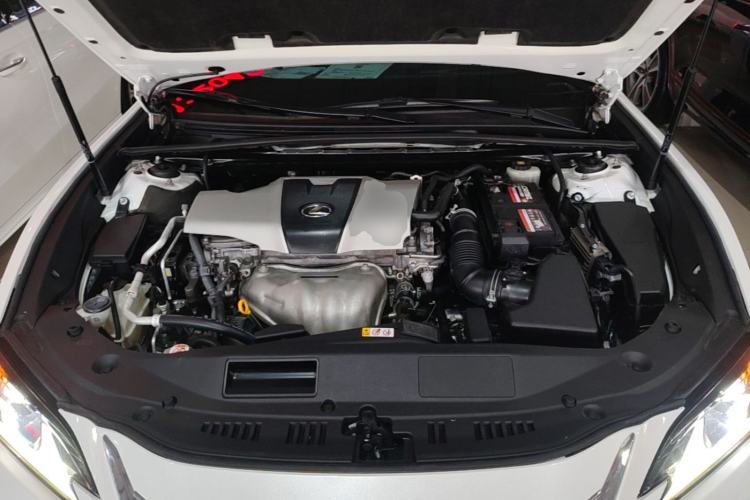 Used Lexus ES 2018 200 Excellence Edition China V Standard Engine Bay