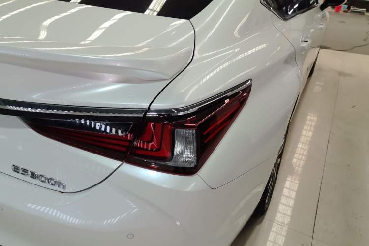 Used Lexus ES 2018 300h Premier Edition China VI Standard Exterior 2
