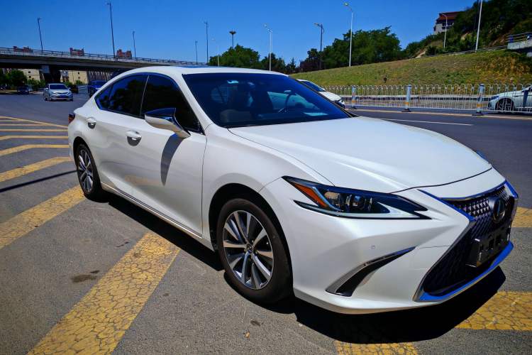 Used Lexus ES 2018 200 Excellence Edition China VI Standard Exterior 2