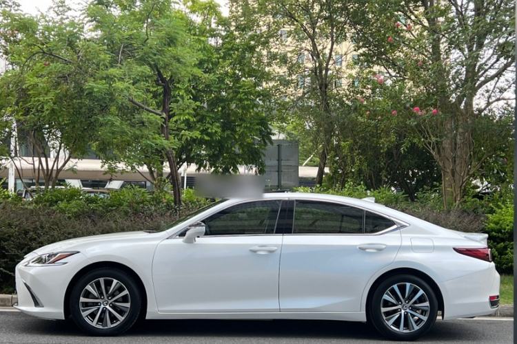 Used Lexus ES 2018 200 Excellence Edition China V Standard Exterior 2