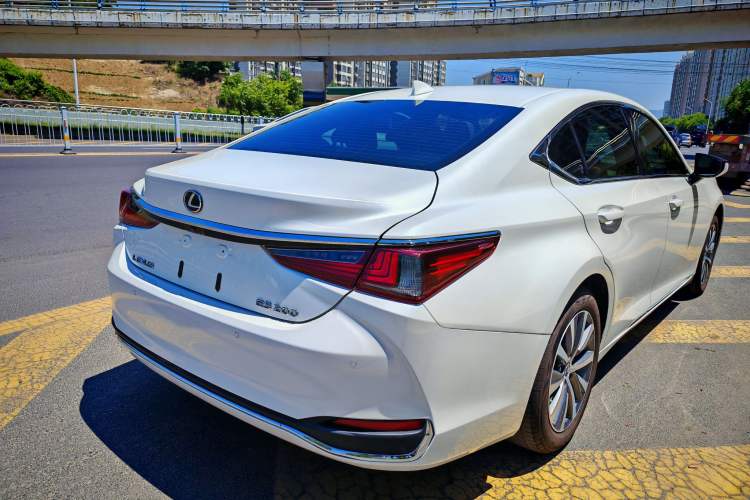 Used Lexus ES 2018 200 Excellence Edition China VI Standard Exterior 3