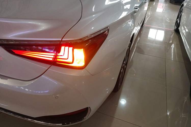 Used Lexus ES 2018 200 Excellence Edition China V Standard Exterior 3