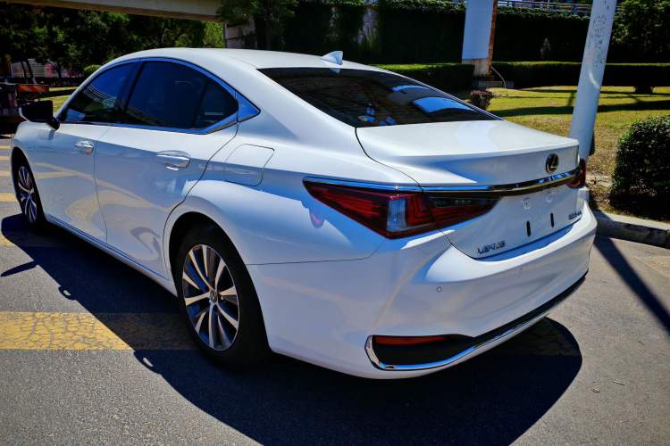Used Lexus ES 2018 200 Excellence Edition China VI Standard Exterior 4