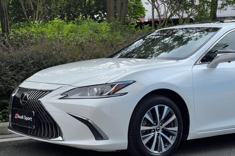Used Lexus ES 2018 200 Excellence Edition China V Standard Exterior 4