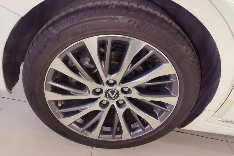 Used Lexus ES 2018 300h Premium Edition China V Standard Exterior 4