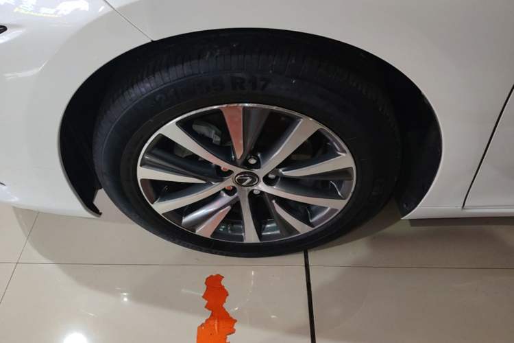 Used Lexus ES 2018 200 Excellence Edition China V Standard Exterior 4