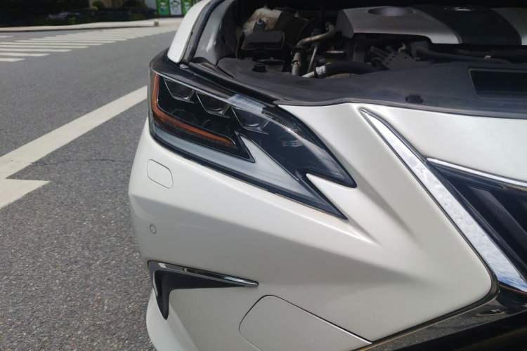 Used Lexus ES 2018 300h Premium Edition China V Standard Exterior 6