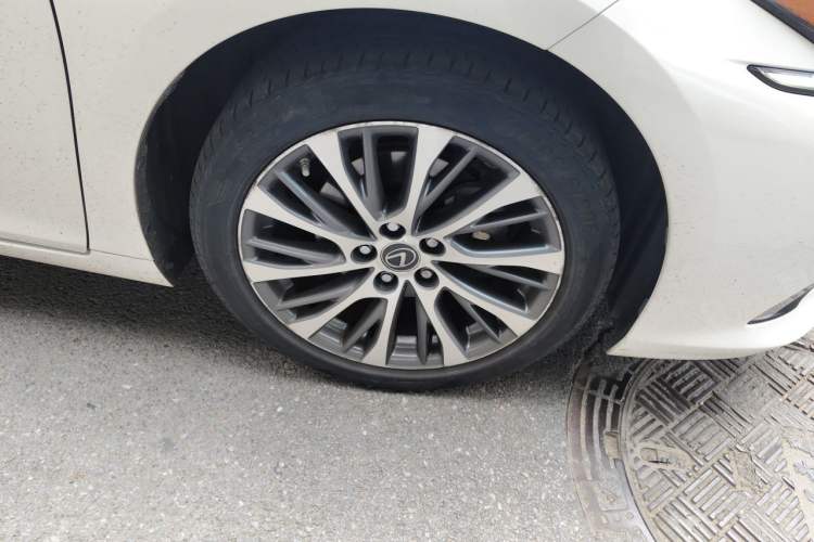 Used Lexus ES 2018 300h Premium Edition China V Standard Exterior 7