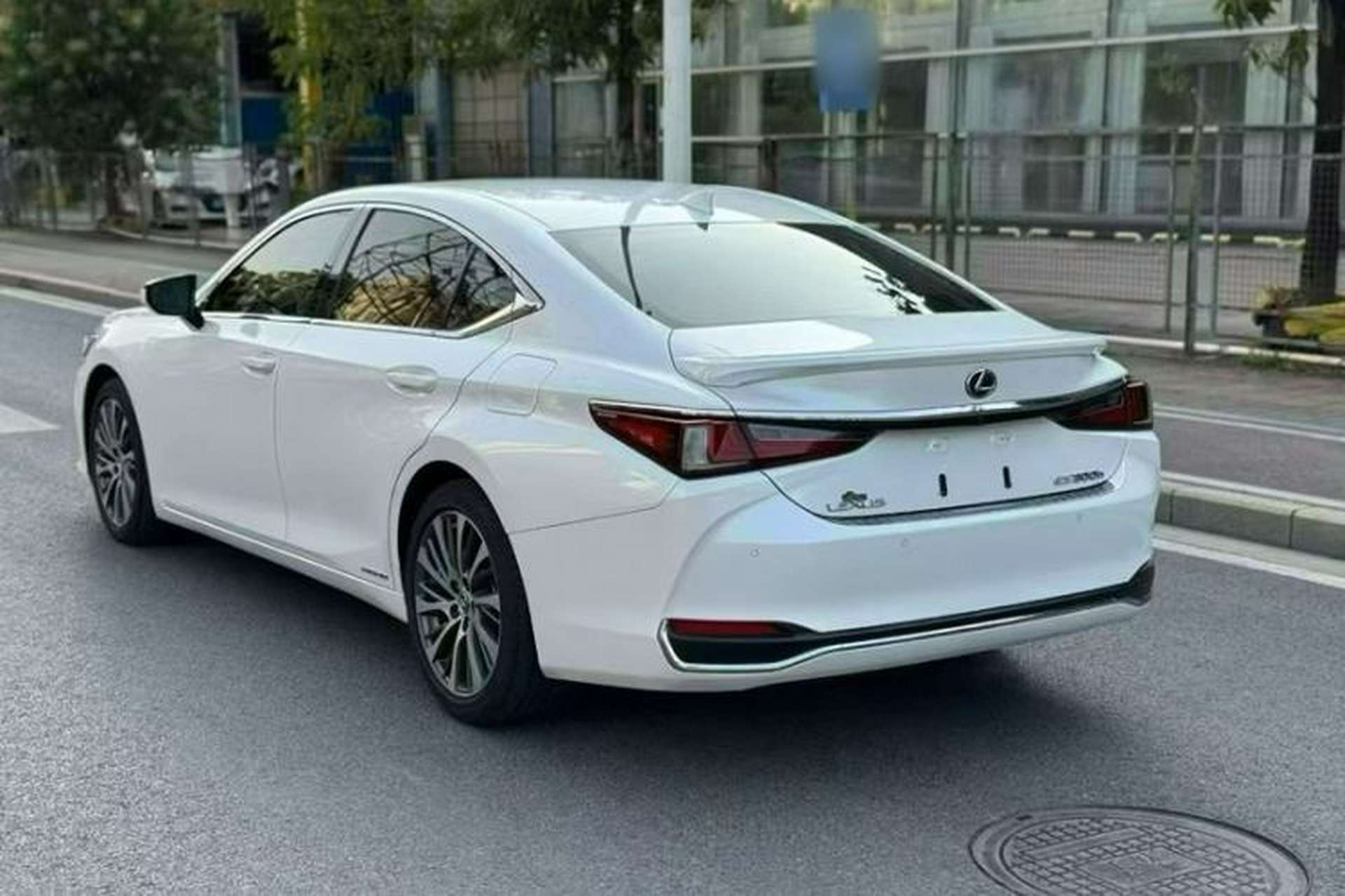 Used Lexus ES 2018 300h Premium Edition China V Standard Exterior 8