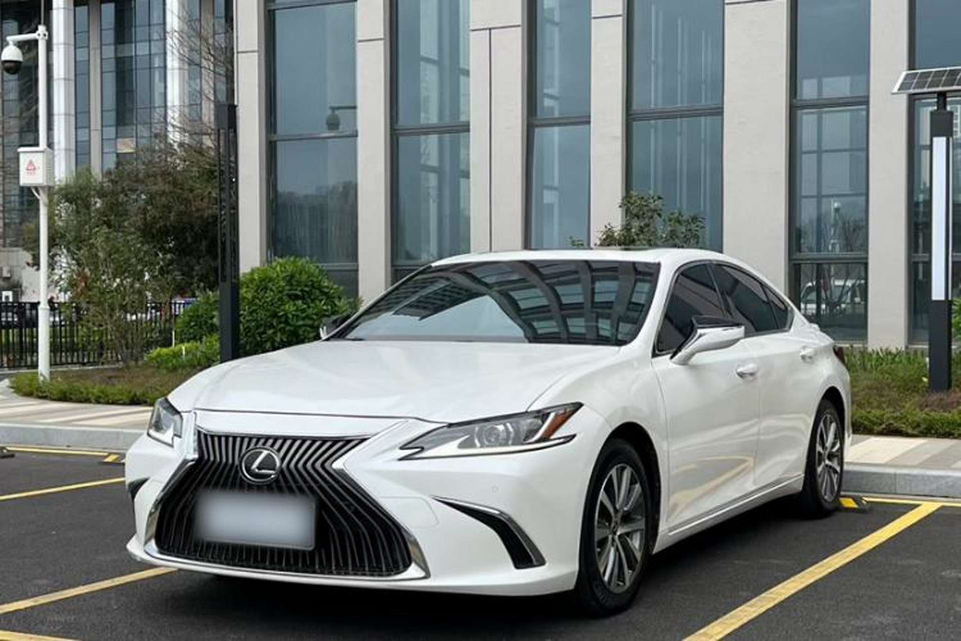Used Lexus ES 2018 200 Excellence Edition China V Standard Front Left 45 Deg
