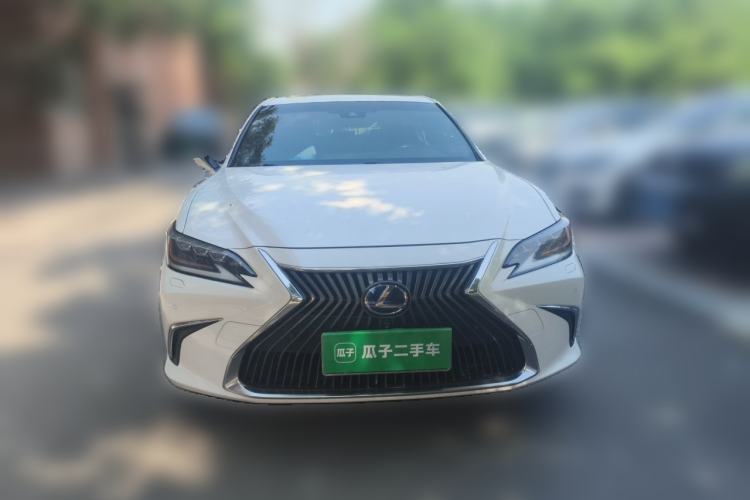Used Lexus ES 2018 300h Premium Edition China V Standard Front