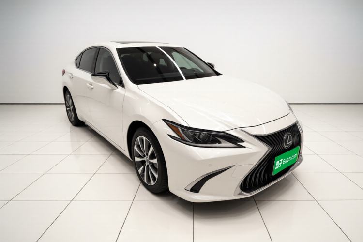 Used Lexus ES 2018 200 Excellence Edition China VI Standard Front Right 45 Deg