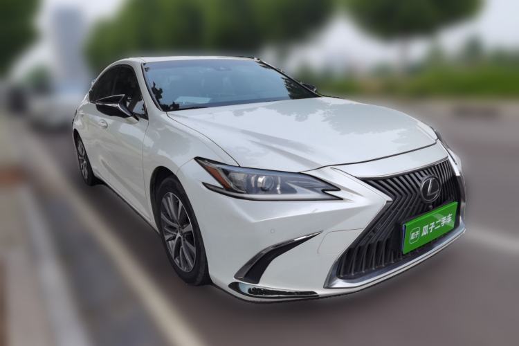 Used Lexus ES 2018 200 Excellence Edition China V Standard Front Right 45 Deg