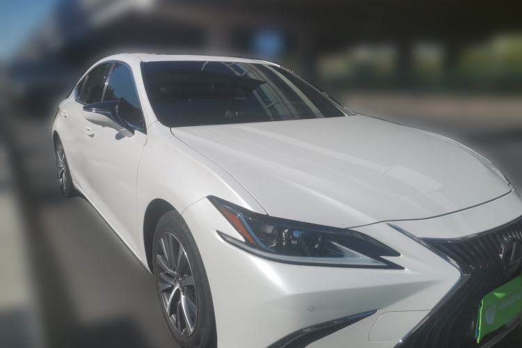 Used Lexus ES 2018 200 Excellence Edition China V Standard Front Right 45 Deg
