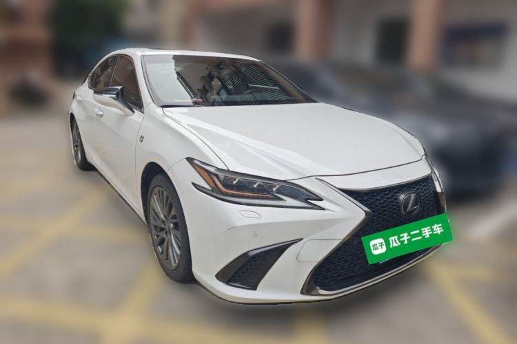 Used Lexus ES 2018 260 F SPORT China V Standard Front Right 45 Deg