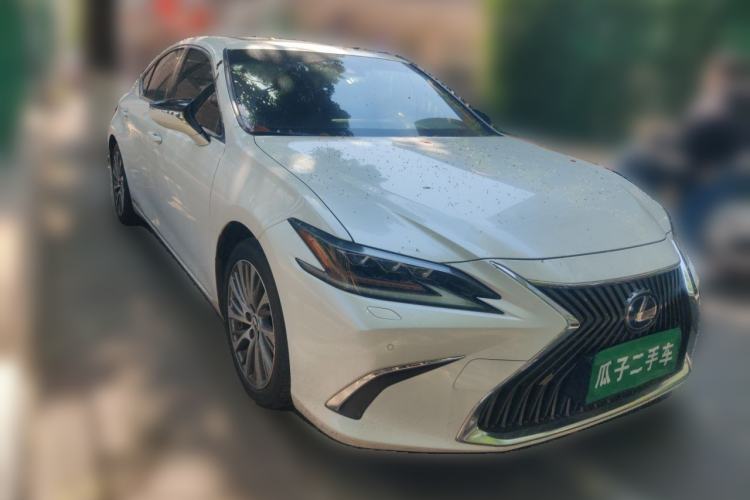 Used Lexus ES 2018 300h Premium Edition China V Standard Front Right 45 Deg
