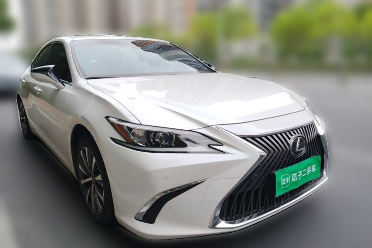 Used Lexus ES 2018 200 Excellence Edition China VI Standard Front Right 45 Deg