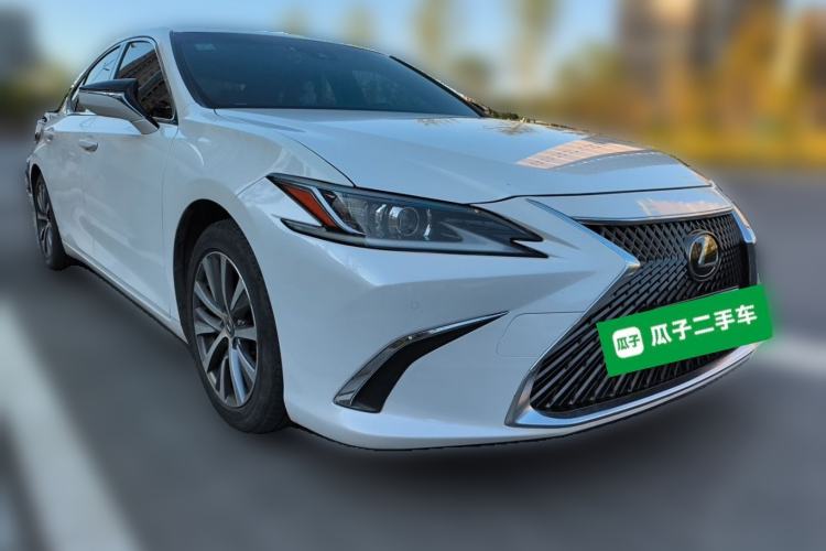 Used Lexus ES 2018 200 Excellence Edition China V Standard Front Right 45 Deg