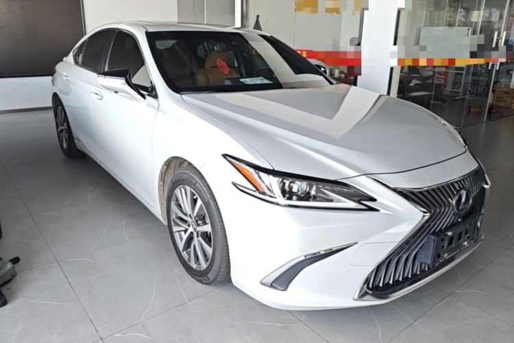 Used Lexus ES 2018 300h Premier Edition China VI Standard Front Right 45 Deg