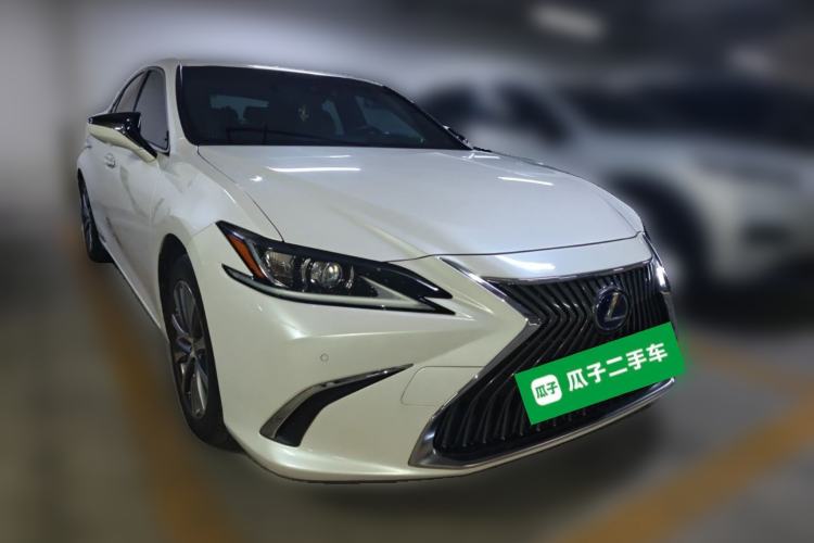 Used Lexus ES 2018 300h Premier Edition China V Standard Front Right 45 Deg
