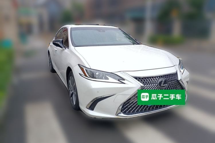 Used Lexus ES 2018 200 Excellence Edition China V Standard Front Right 45 Deg