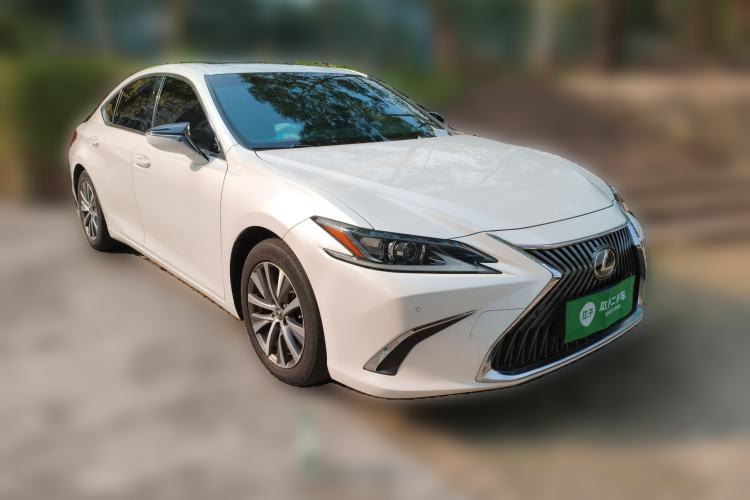 Used Lexus ES 2018 200 Excellence Edition China V Standard Front Right 45 Deg