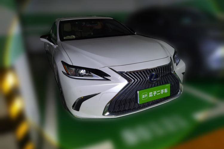 Used Lexus ES 2018 300h Premier Edition China VI Standard Front Right 45 Deg