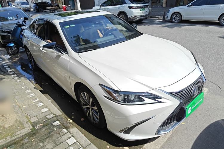Used Lexus ES 2018 300h Premier Edition China VI Standard Front Right 45 Deg