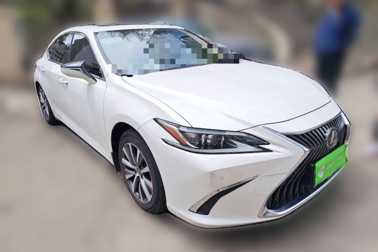 Used Lexus ES 2018 200 Excellence Edition China V Standard Front Right 45 Deg