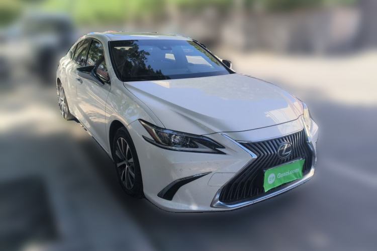 Used Lexus ES 2018 200 Excellence Edition China VI Standard Front Right 45 Deg