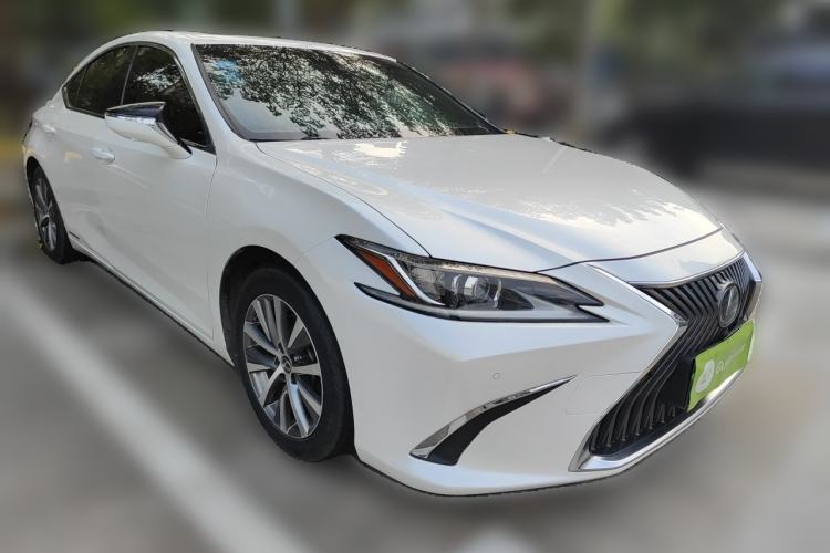Used Lexus ES 2018 300h Premier Edition China V Standard Front Right 45 Deg