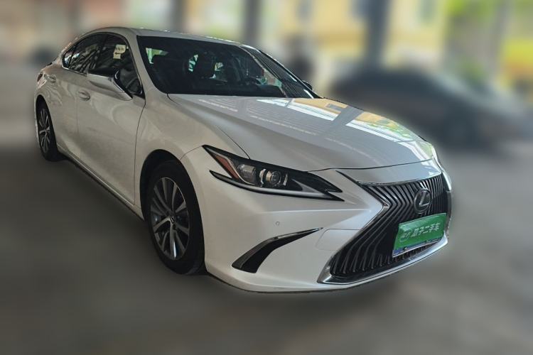 Used Lexus ES 2018 200 Excellence Edition China V Standard Front Right 45 Deg