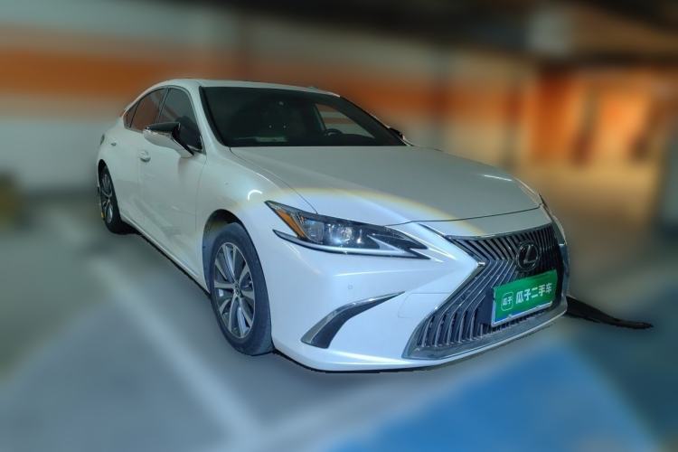 Used Lexus ES 2018 200 Excellence Edition China V Standard Front Right 45 Deg