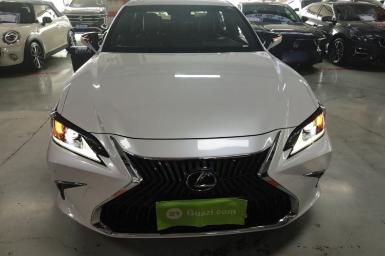 Used Lexus ES 2018 300h Premier Edition China V Standard Front