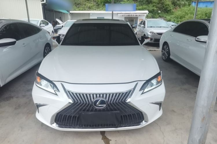 Used Lexus ES 2018 300h Premier Edition China V Standard Front
