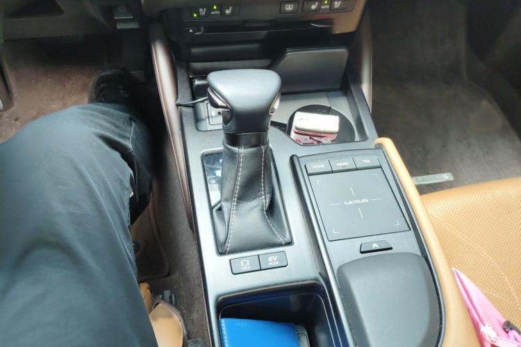 Used Lexus ES 2018 300h Premium Edition China V Standard Gear Lever